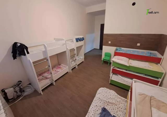 Բազմաֆունկցիոնալ գույք Գյուրջյան փողոցում Նոր Նորքում, 400 ք.մ.