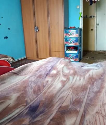 3 սենյականոց բնակարան Ծովակալ Իսակովի պողոտայում, 78 ք.մ., 3/9 հարկ, մի քանի պատշգամբ