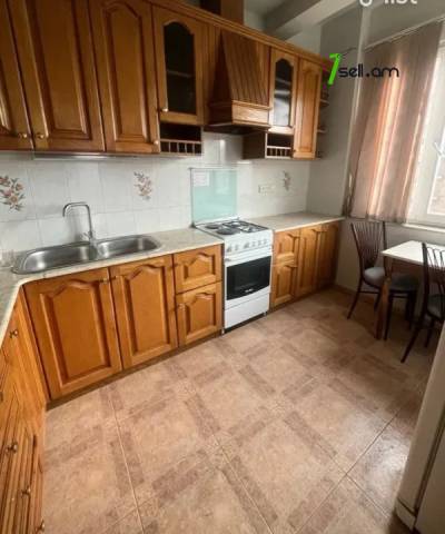 2 սենյականոց բնակարան Մարշալ Բաղրամյան պողոտայում, 48 քմ, կոսմետիկ վերանորոգում, քարե շենք