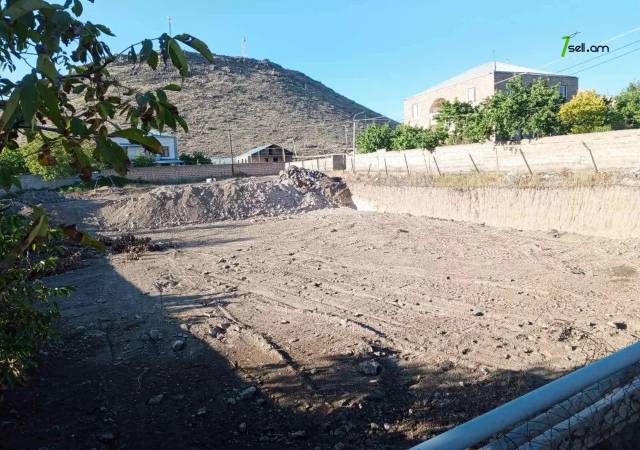 Հողատարածք բնակելի շինությունների համար Պտղնիում, 800 քմ