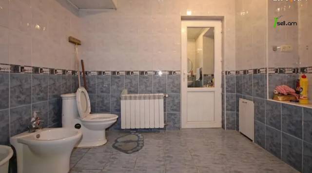 Մեկ հարկանի քարե տուն Աղասի փողոցում Քանաքեռ Զեյթունում, 400 ք.մ., եվրովերանորոգված