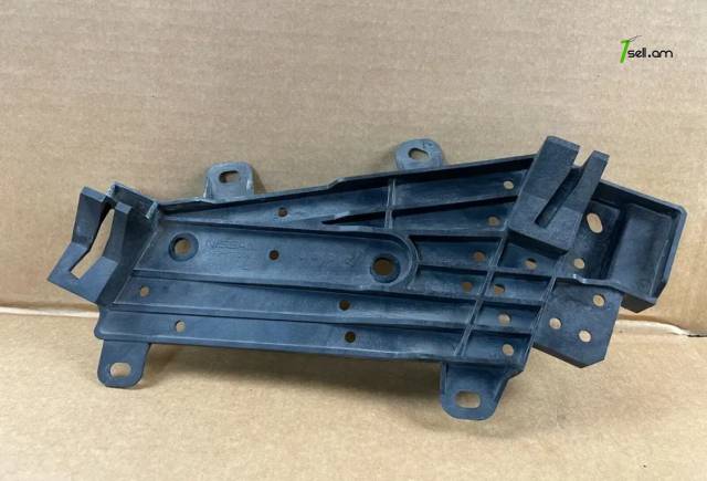 Infiniti Q70 ֆառի սալյասկա ձախ (2014-2018)