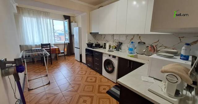 3 սենյականոց բնակարան Պարոնյան փողոցում, 115 քմ, նախավերջին հարկ, կապիտալ վերանորոգված