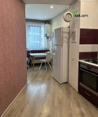 4 սենյականոց բնակարան Փավստոս Բուզանդի փողոցում, 110 ք.մ., նախավերջին հարկ, 2 սանհանգույց