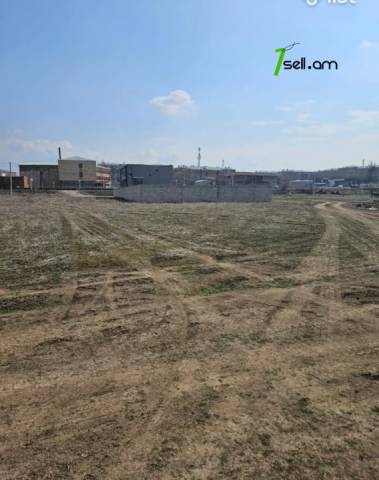 Հողատարածք բնակելի շինությունների համար Եղվարդում, 480 ք.մ.