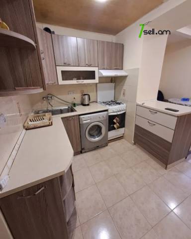 3 սենյականոց բնակարան, Tigran Mets Ave, 60 ք.մ., 3/5 հարկ, եվրովերանորոգված, քարե շենք