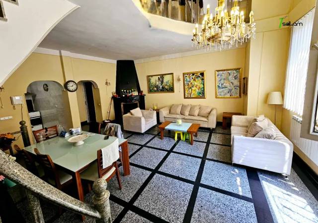 Երեք հարկանի քարե տուն Սայաթ-Նովայի պողոտայում կենտրոնում, 240 ք.մ., 2 սանհանգույց, եվրովերանորոգված