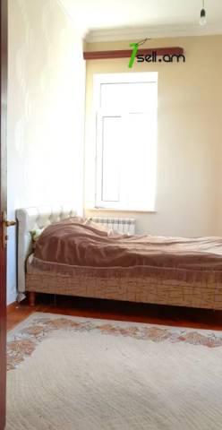 Երկու հարկանի քարե տուն, Աշտարակի խճուղի Աջափնյակում, 2000 ք.մ., 3+ սանհանգույց, մեծ հողամաս