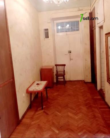 2 սենյականոց բնակարան Պարոնյան փողոցում, 70 ք.մ., բարձր առաստաղներ, 2/5 հարկ, կոսմետիկ վերանորոգում