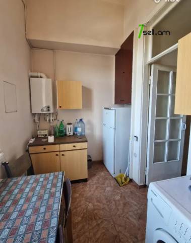 3 սենյականոց բնակարան Ազատության պողոտայում, 83 քմ, նախավերջին հարկ, բարձր առաստաղներ