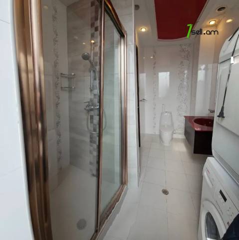 Ընդարձակ 3 սենյականոց բնակարան նորակառույց շենքում Աբովյան փողոցում, 185 ք.մ., 10/14 հարկ