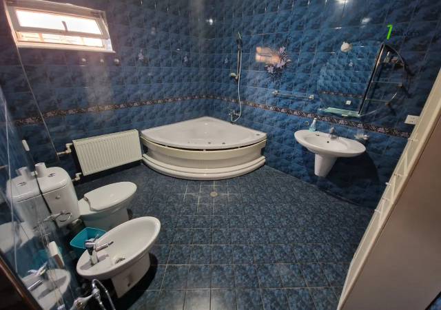 Երեք հարկանի քարե տուն Այգեկցու փողոցում Արաբկիրում, 430 ք.մ., 3+ սանհանգույց, կապիտալ վերանորոգված