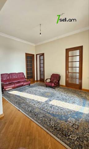 Երկու հարկանի քարե տուն Սեպուհի փողոցում Արաբկիրում, 788 ք.մ., 2 սանհանգույց, կոսմետիկ վերանորոգում