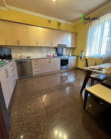 Երեք հարկանի քարե տուն, Նոյ թաղամաս Մալաթիա Սեբաստիայում, 360 ք.մ., 3+ սանհանգույց