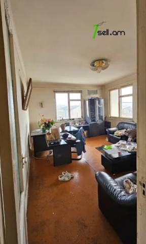 2 սենյականոց բնակարան Բաղրամյան պողոտայում, 68 քմ, 1/4 հարկ, բարձր առաստաղներ, քարե շենք