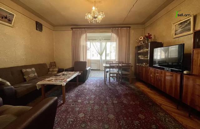 3 սենյականոց բնակարան Կոմիտասի պողոտայում, 99 ք.մ., մի քանի պատշգամբ, նախավերջին հարկ, քարե շենք