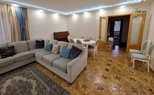 Երկու հարկանի քարե տուն Դավթաշենի 4-րդ փողոցում Դավիթաշենում, 200 ք.մ., 2 սանհանգույց