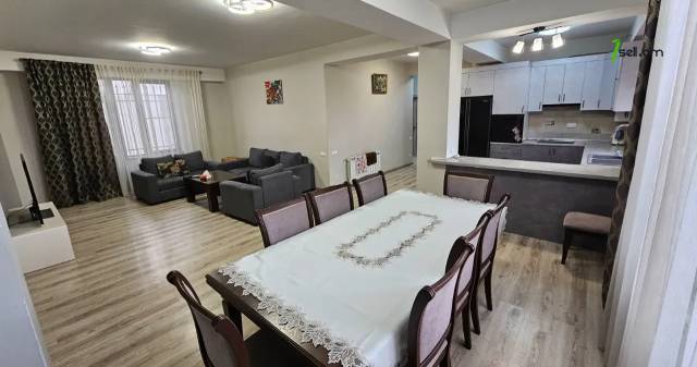 Երկու հարկանի քարե տուն Պետրոս Դուրյանի փողոցում Ավանում, 800 քմ, 2 սանհանգույց