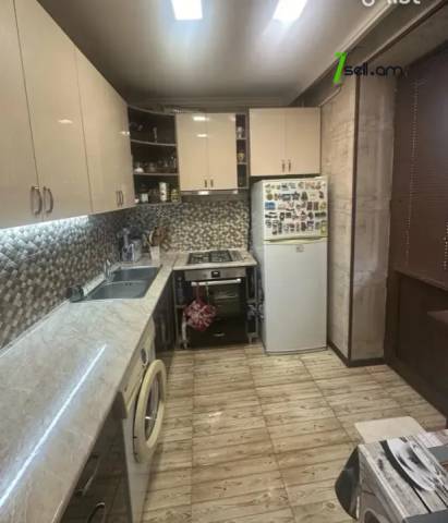 4 սենյականոց բնակարան Գայի պողոտայում, 75 քմ, կապիտալ վերանորոգված, քարե շենք