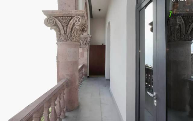 2 սենյականոց բնակարան, Komitas Ave, 66 քմ, բարձր առաստաղներ, կապիտալ վերանորոգված, քարե շենք