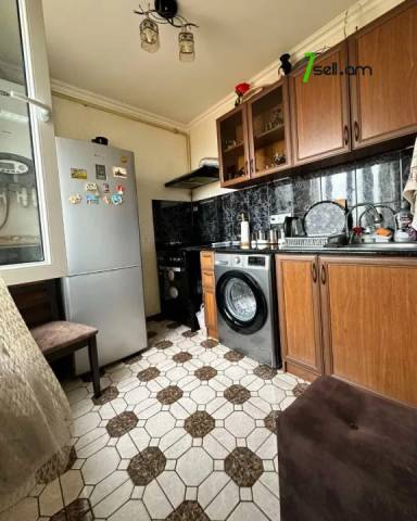 2 սենյականոց բնակարան Թոթովենցի փողոցում, 51 ք.մ., կապիտալ վերանորոգված