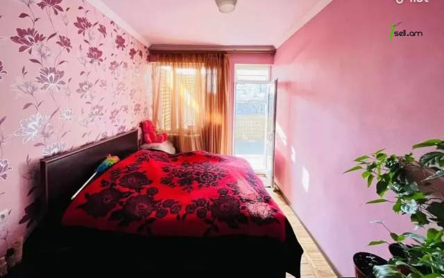 3 սենյականոց բնակարան Բաշինջաղյան փողոցում, 96 ք.մ., մի քանի պատշգամբ, մասնակի վերանորոգում