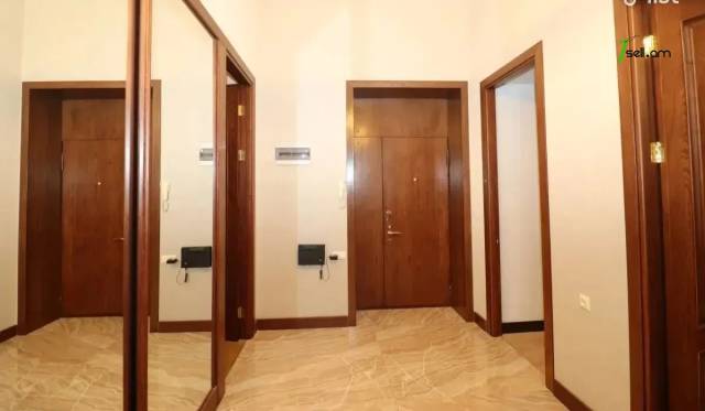 3 սենյականոց բնակարան Մոսկովյան փողոցում, 110 ք.մ., նախավերջին հարկ, բարձր առաստաղներ