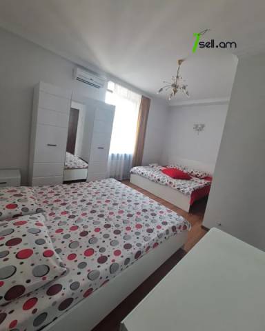 Ընդարձակ 3 սենյականոց բնակարան նորակառույց շենքում Արամի փողոցում, 160 ք.մ., 3/14 հարկ