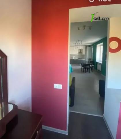 3 սենյականոց բնակարան Մալյան փողոցում, 55 ք.մ., կապիտալ վերանորոգված, քարե շենք