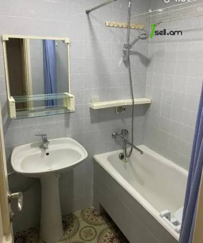 3 սենյականոց բնակարան, Սայաթ-Նովա թաղամաս, 78 քմ, 1/9 հարկ, եվրովերանորոգված