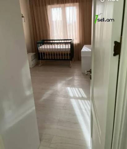 3 սենյականոց բնակարան Մինսկի փողոցում, 67 ք.մ., դիզայներական ոճով վերանորոգված