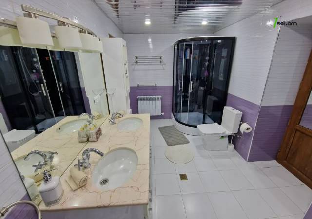 Երեք հարկանի քարե տուն, Նորք-Մարաշ վարչական շրջան Նորք Մարաշում, 300 ք.մ., 3+ սանհանգույց