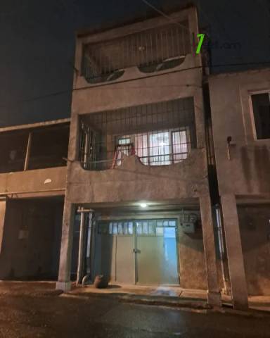 Երեք հարկանի քարե տուն Ազատամարտիկների փողոցում Էրեբունիում, 182 քմ, 2 սանհանգույց