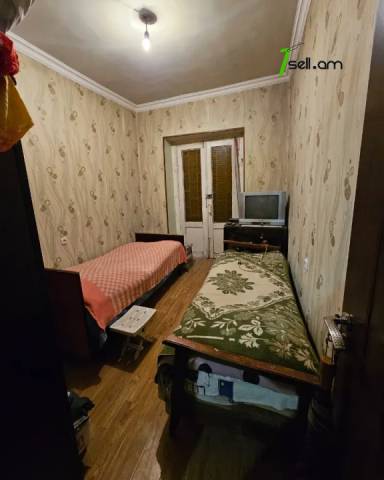 Մեկ հարկանի քարե տուն Գաջագործների փողոցում Էրեբունիում, 600 ք.մ.