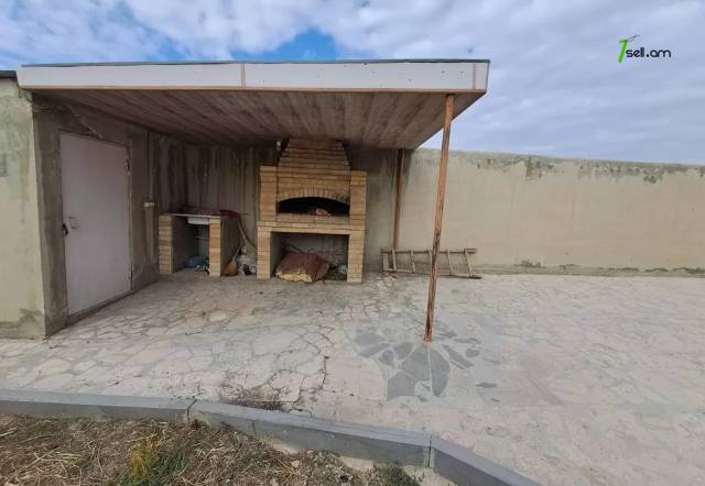 Մեկ հարկանի քարե տուն Ձորաղբյուրում, 1650 ք.մ., 2 սանհանգույց, կապիտալ վերանորոգված