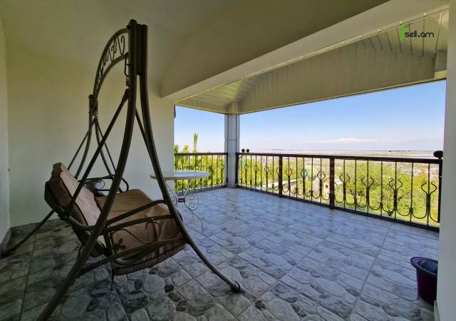 Երկու հարկանի քարե տուն Ջրվեժում, 1200 քմ, 3+ սանհանգույց, եվրովերանորոգված