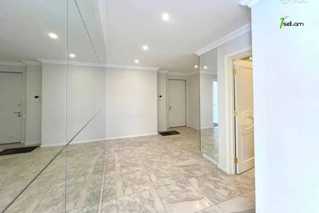 Ընդարձակ 4 սենյականոց բնակարան նորակառույց շենքում Վարդանանց փողոցում, 206 քմ, 20/23 հարկ