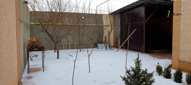 Երկու հարկանի քարե տուն, Սիրող Սրտեր բնակելի թաղամաս Նոր Նորքում, 300 ք.մ., 2 սանհանգույց