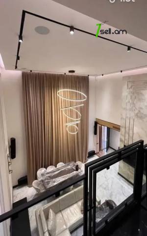 Երկու հարկանի թաունհաուզ Վերին Անտառային փողոցում կենտրոնում, 250 ք.մ., 3+ սանհանգույց