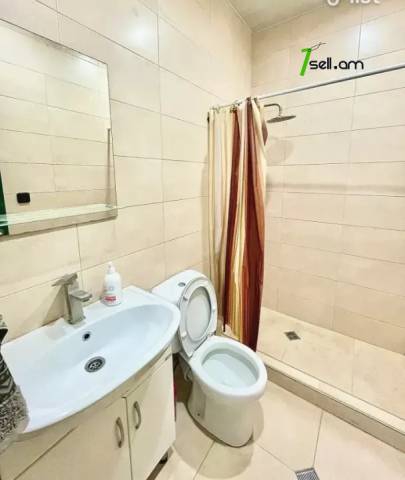 2 սենյականոց բնակարան նորակառույց շենքում Շինարարների փողոցում, 43 ք.մ., բարձր առաստաղներ