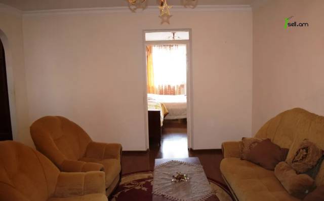 3 սենյականոց բնակարան Միխայիլ Սալտիկով-Շեդրինի փողոցում, 73 ք.մ., եվրովերանորոգված, քարե շենք