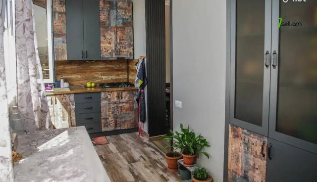 3 սենյականոց բնակարան Սողոմոն Տարոնցի փողոցում, 78 քմ, նախավերջին հարկ, մասնակի վերանորոգում