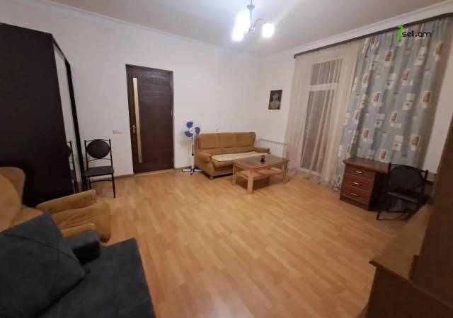 1 սենյականոց բնակարան Սարյանի փողոցում, 40 ք.մ., 3/5 հարկ, կապիտալ վերանորոգված, քարե շենք