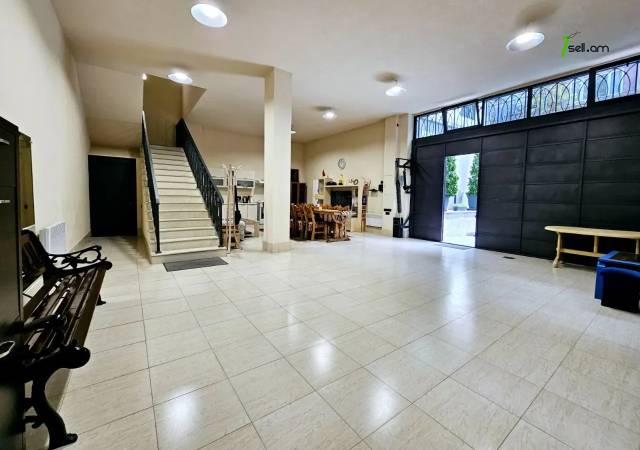 Երեք հարկանի քարե տուն Կիևյան փողոցում Արաբկիրում, 500 ք.մ., 3+ սանհանգույց, կապիտալ վերանորոգված