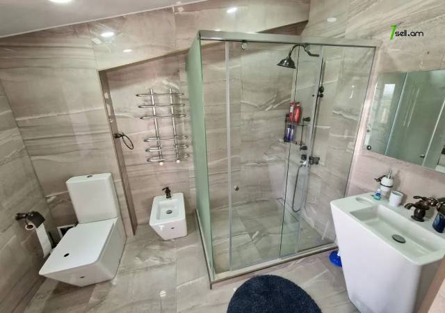 Ընդարձակ 5 սենյականոց բնակարան նորակառույց շենքում Վերին Անտառային փողոցում, 330 ք.մ.