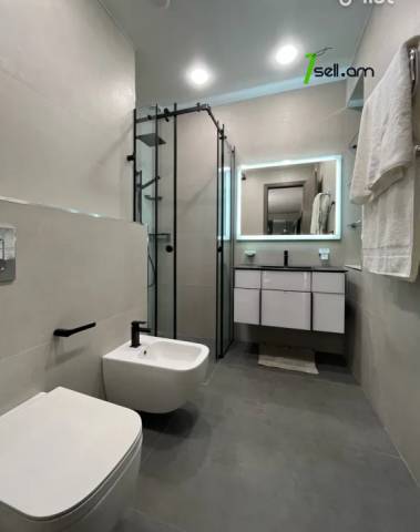 4 սենյականոց բնակարան նորակառույց շենքում Հյուսիսային պողոտայում, 180 ք.մ., 2 սանհանգույց