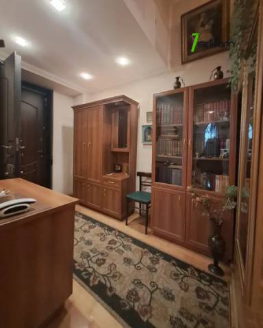 2 սենյականոց բնակարան Մարշալ Բաղրամյան պողոտայում, 67 ք.մ., կապիտալ վերանորոգված, քարե շենք