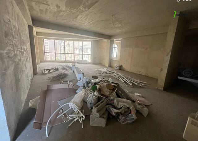 Ընդարձակ 4 սենյականոց բնակարան նորակառույց շենքում Աբովյան փողոցում, 225 քմ, 6/14 հարկ