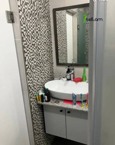 3 սենյականոց բնակարան նորակառույց շենքում Կոմիտասի պողոտայում, 96 ք.մ., 2 սանհանգույց