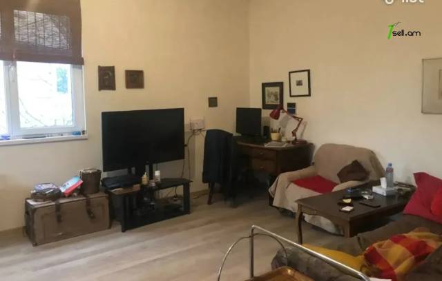 Երկու հարկանի քարե տուն Սարի Թաղ 3-րդ փողոցում Էրեբունիում, 131 քմ, 2 սանհանգույց